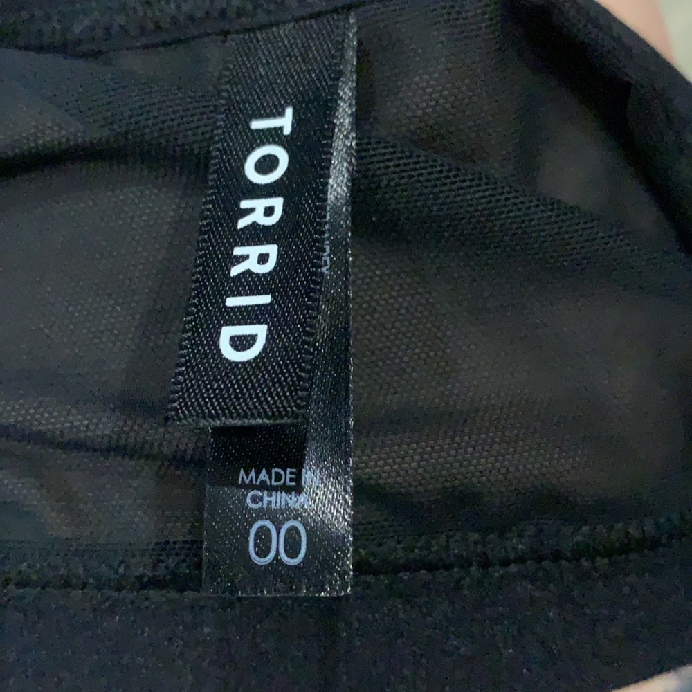 TORRID Black Lace Keyhole Bralette - Picture 4 of 8